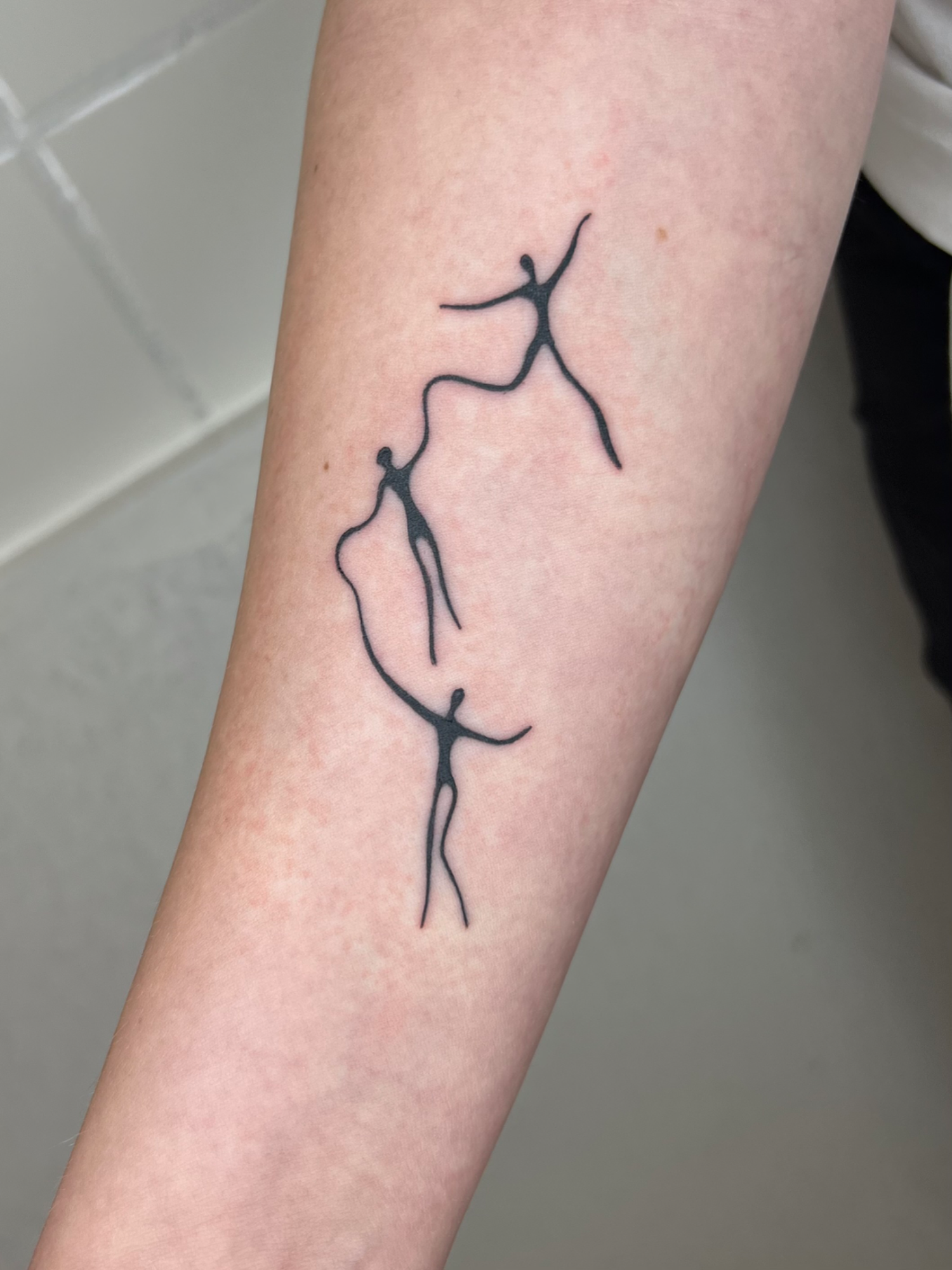 Abstract fine-line dancing figure tattoo by Amelie Anders, Copenhagen
